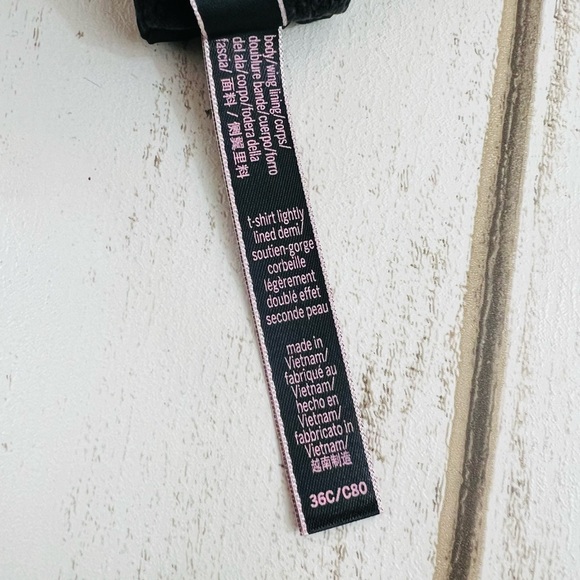 36C Victoria’s Secret T-Shirt Lightly Lined Demi Bra Black Logo Straps - Picture 7 of 7